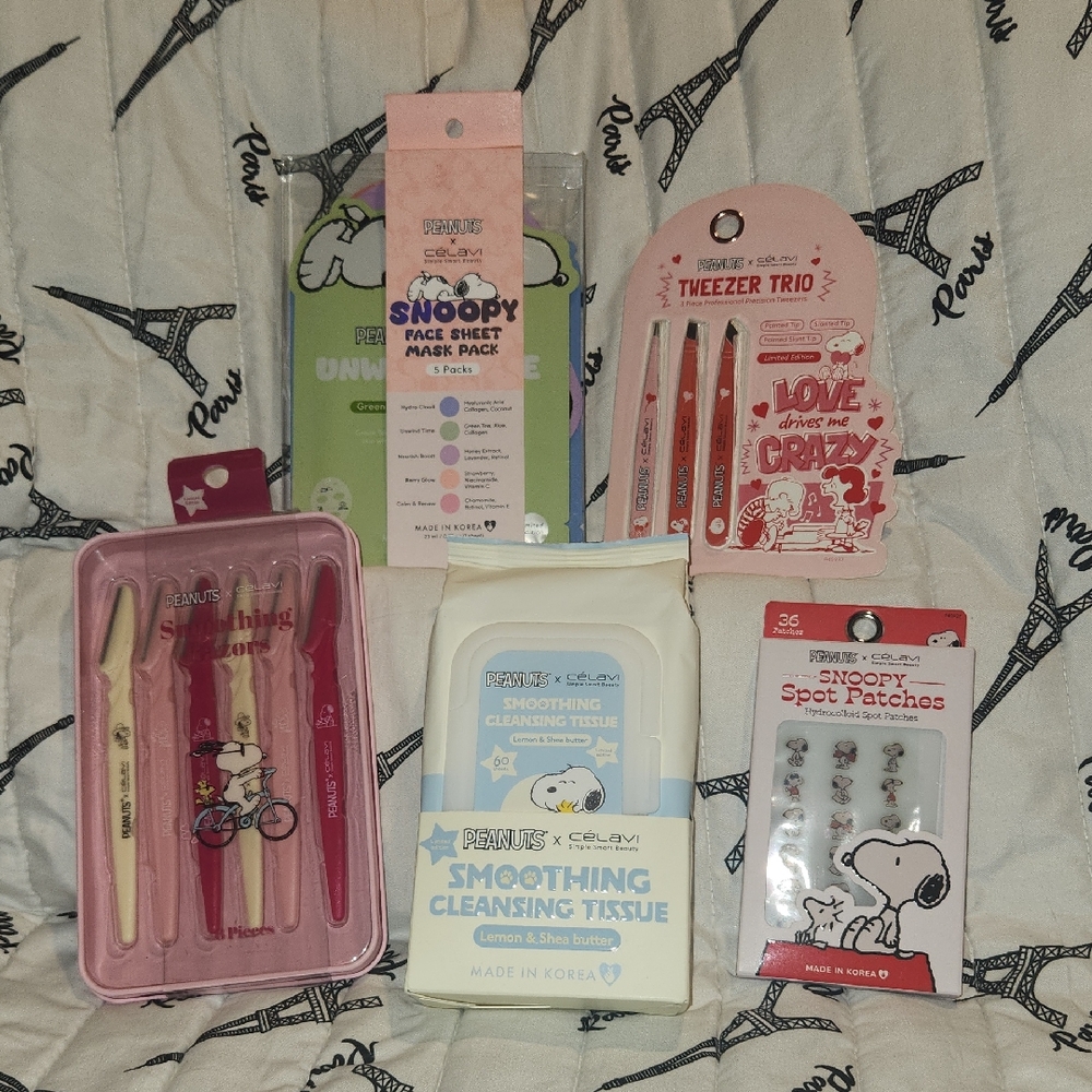 Snoopy Set w/Tweezer, Spot Patches, Face Mask, Cleasing Tissue, Smoothing Razors